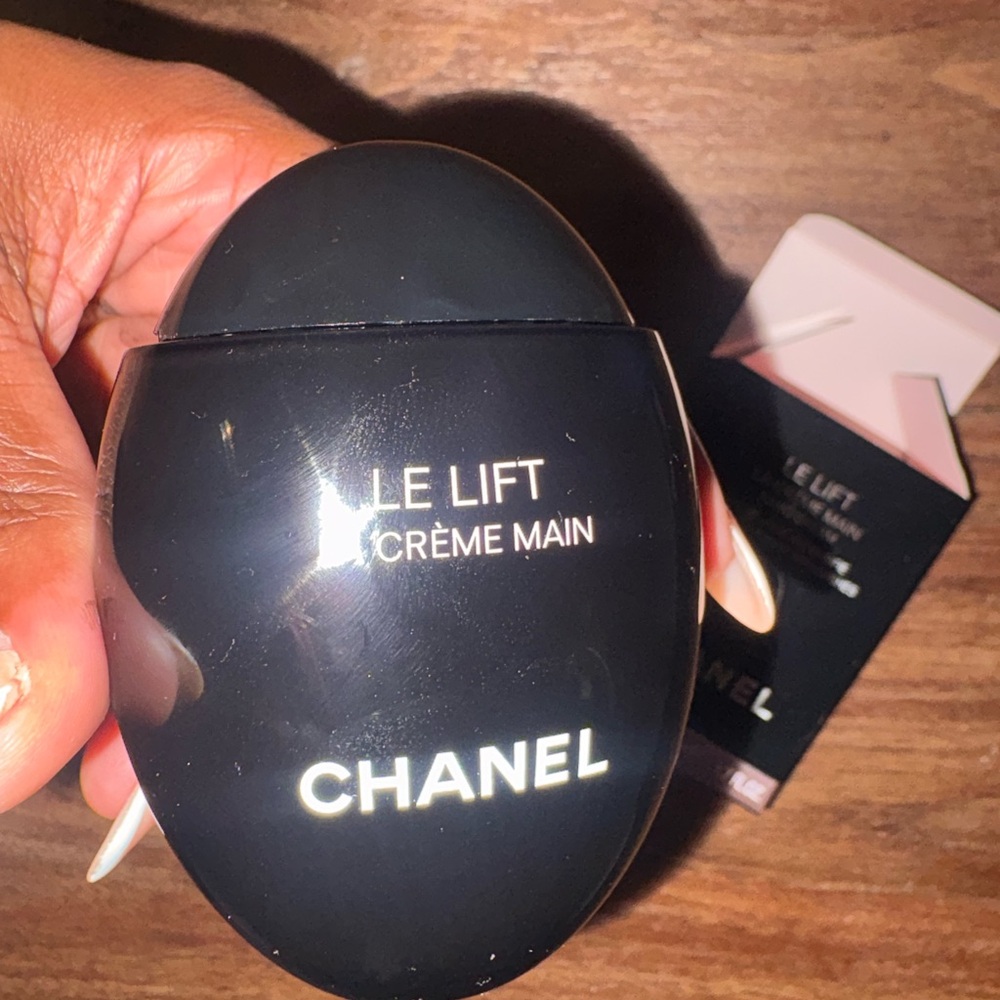 CHANEL Le Lift La Crème Main in Black - Picture 3 of 8